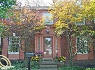 1417 Lochmoor Blvd, Grosse Pointe Woods, MI 48236