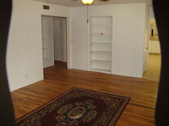 3rd image of 1590 Oakdale Ln