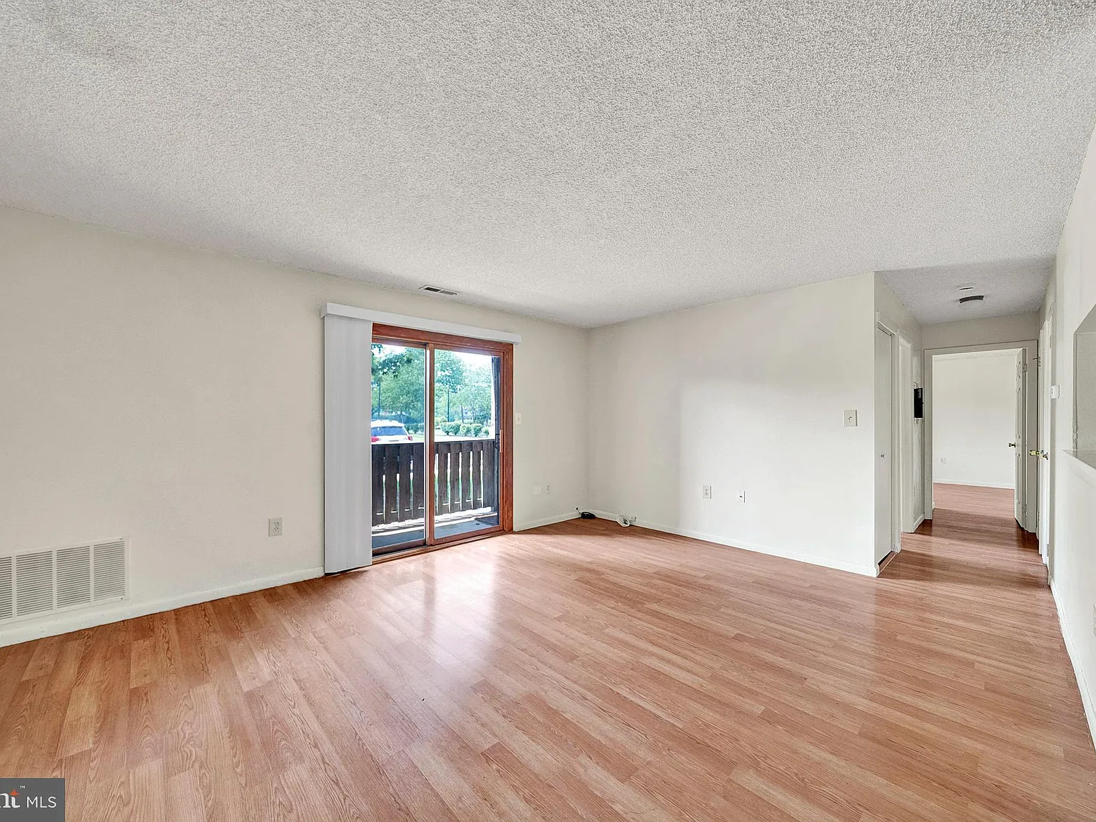 2 bed, 936 sqft, $2,350 — Photo 2