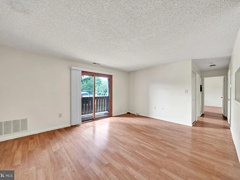 601 Ravens Crest Dr — Photo 2