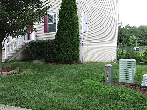 3rd image of 10348 Bridle Ct