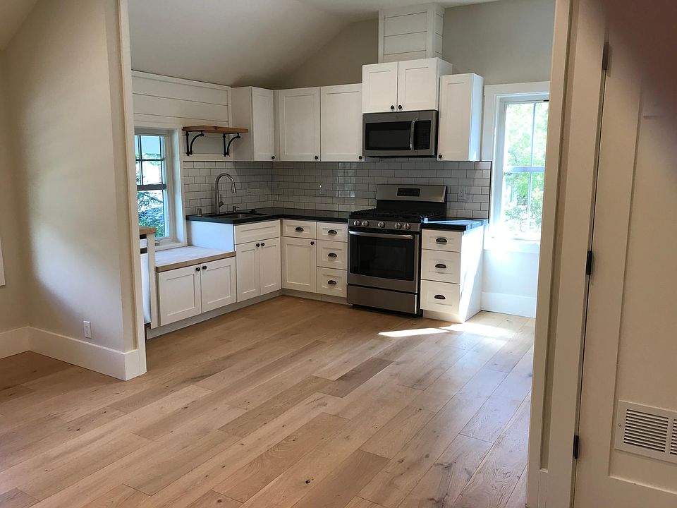 2nd image of 111 El Centro #5