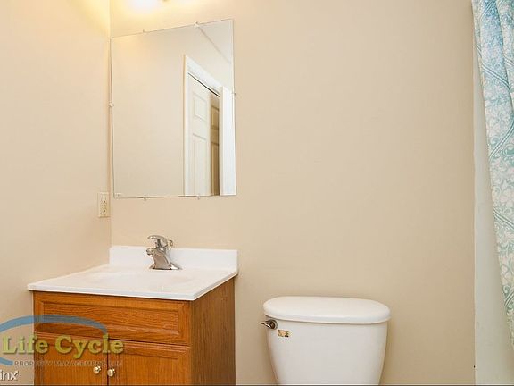 7 E Muskegon Unit A Bathroom