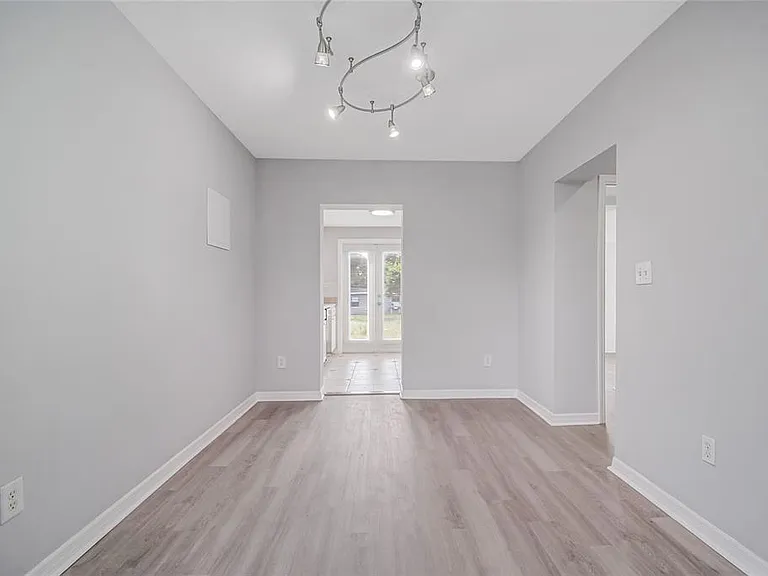 735 Alton Ave — Photo 11