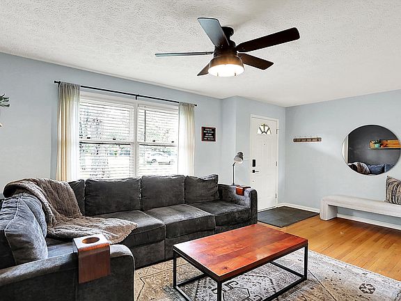 4th image of 820 S Eaglewood Dr