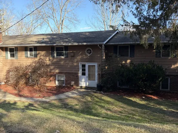 270 S Windham Rd APT 63, Willimantic, CT 06226