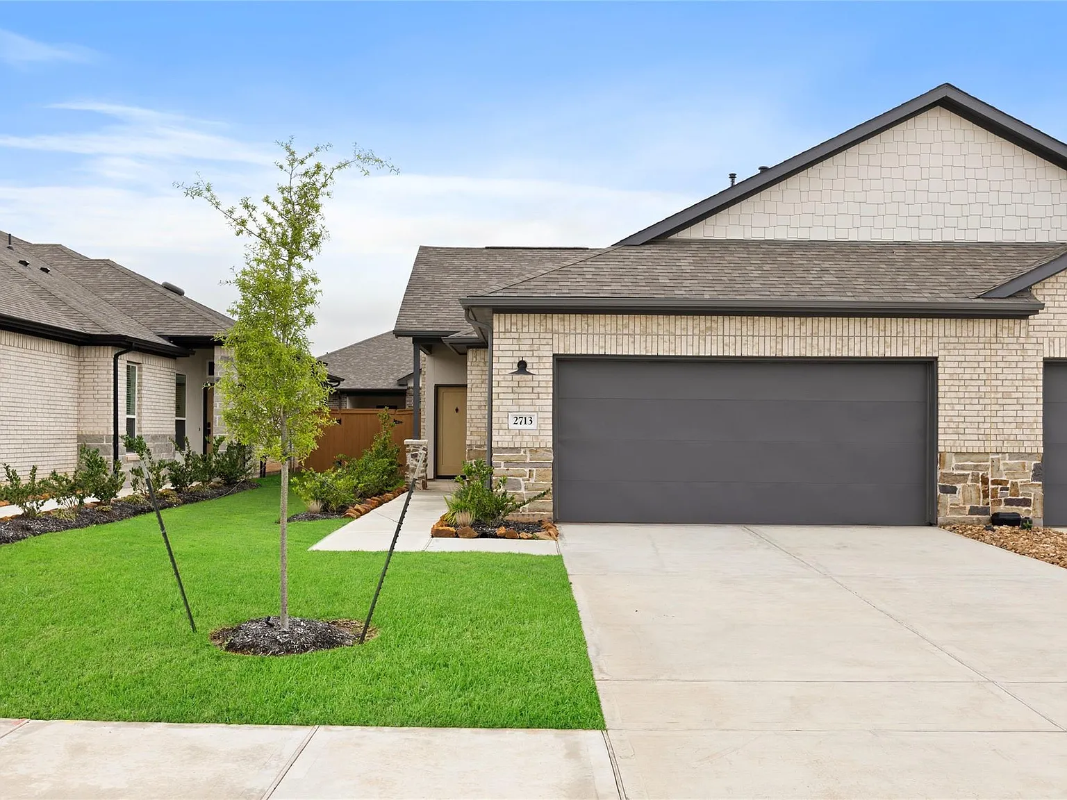 4 bed, 2.0 bath, 1604 sqft, $2,745 — Photo 1