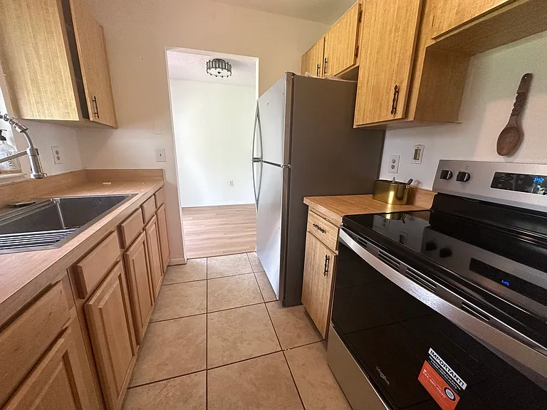 1864 W Gardenia Dr — Photo 7