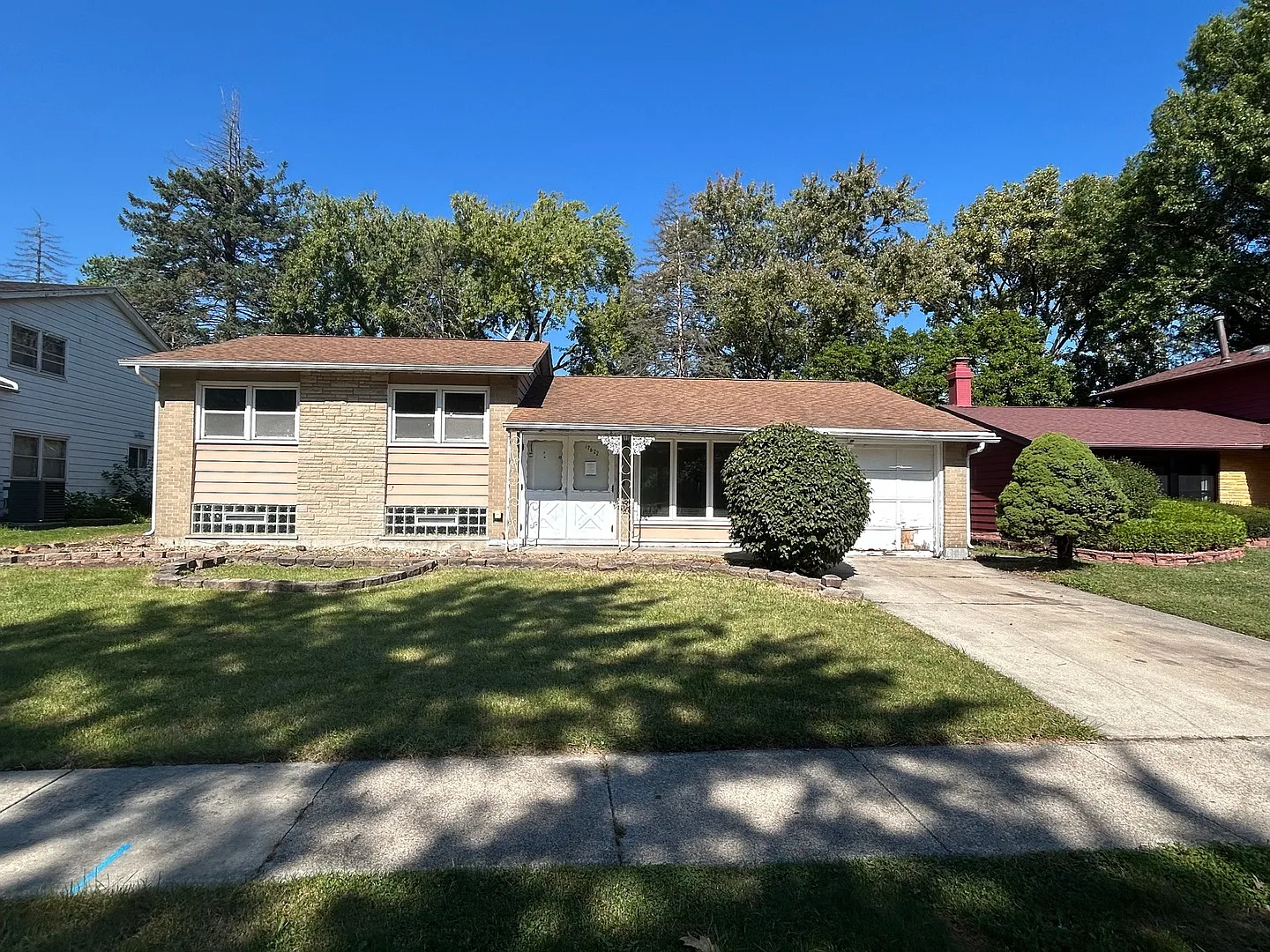 17622 Oakwood Dr photo 1