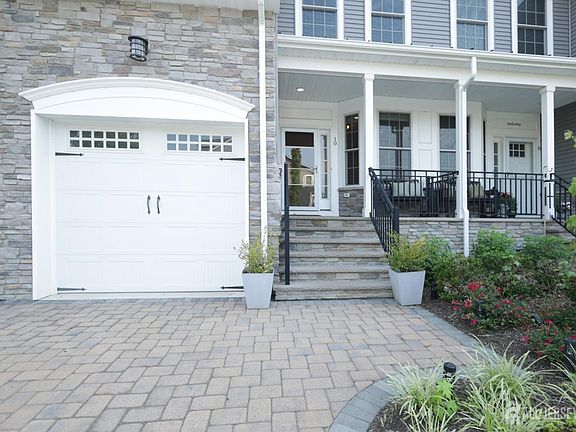 2nd image of 10 Gonzalez Dr