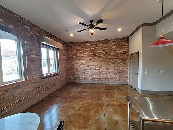 4th image of 210 E Sibley St #201