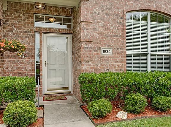 3rd image of 1824 Lake Falcon Dr