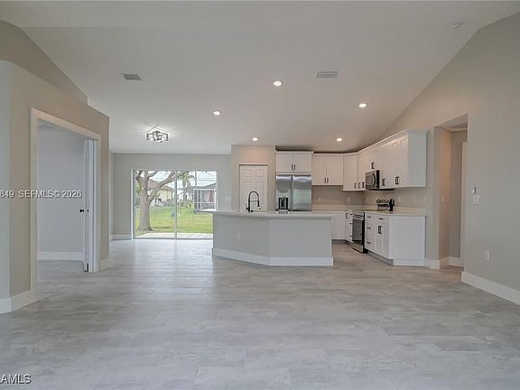 4th image of 204 El Dorado Blvd N
