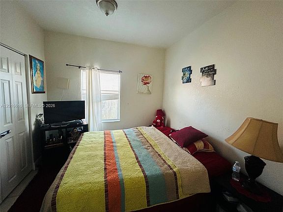 5th image of 244 SW 36th Ave