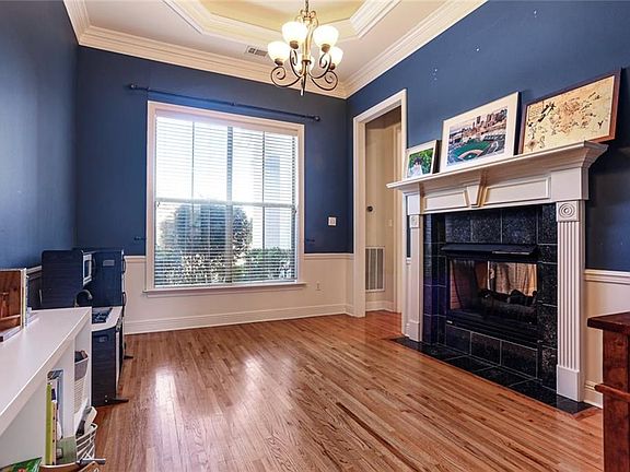 4th image of 1043 Scarlet Oak Ln