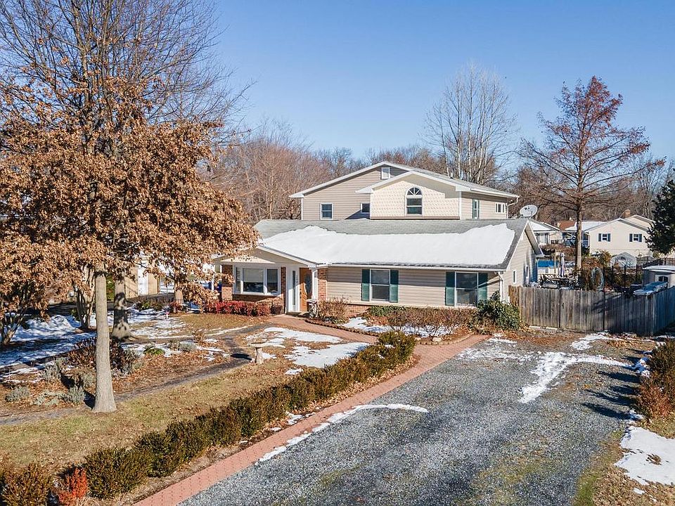 1st image of 700 Shi Ln