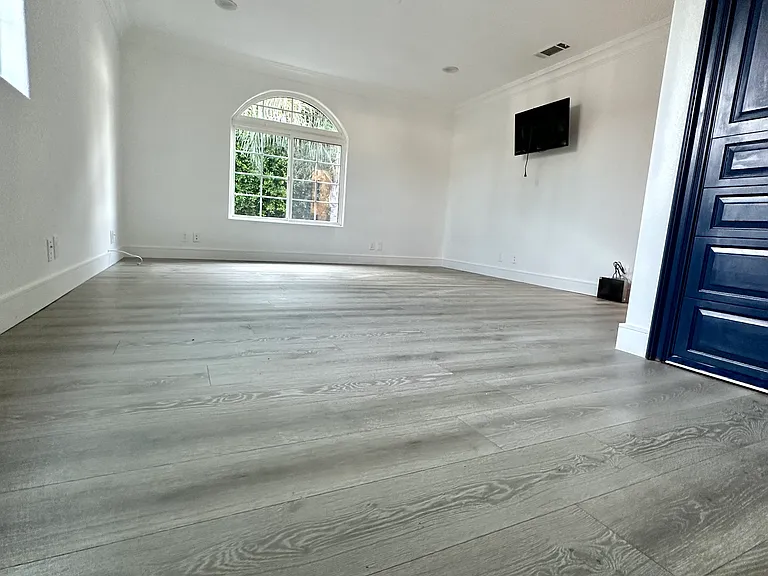 6742 Radford Ave — Photo 6