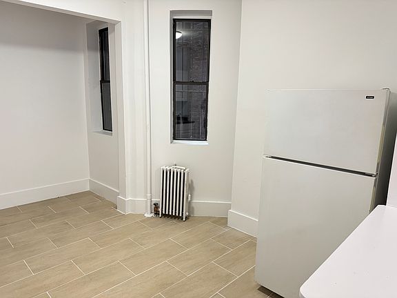 5th image of 695 10th Ave #2SR