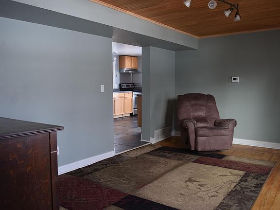 4th image of 502 Sherwood St