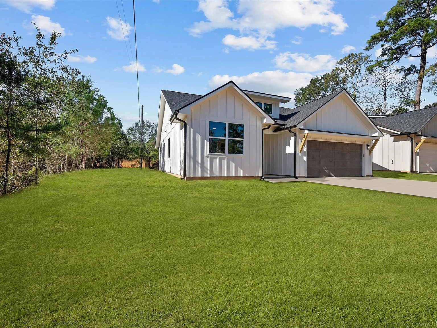 3 bed, 2.0 bath, 1497 sqft, $2,300 — Photo 3
