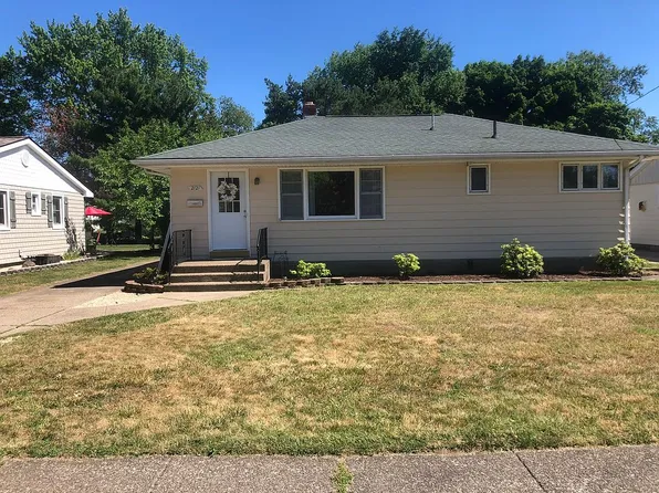 2121 Robin Dr, Erie, PA 16505