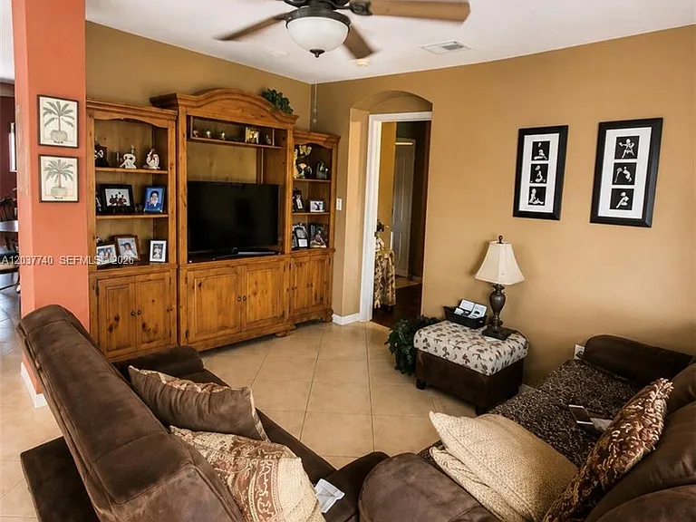 16355 SW 46th Ter #16355 — Photo 4