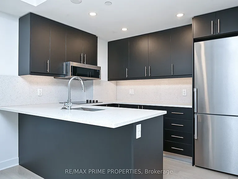 180 George St #508 — Photo 10