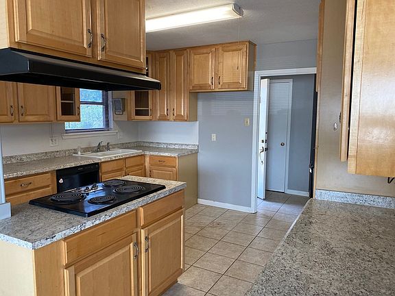 3rd image of 2100 Culver Dr