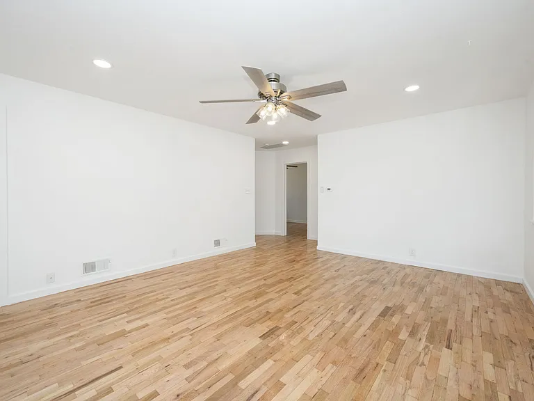 2311 Mountain View Dr — Photo 3