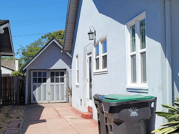 3rd image of 2237 Kensington Way