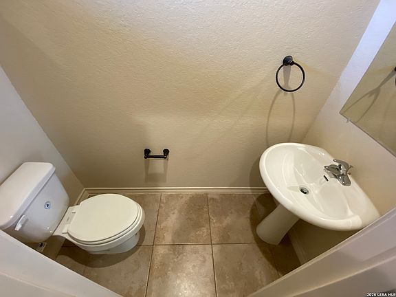 3rd image of 6870 Lakeview Dr