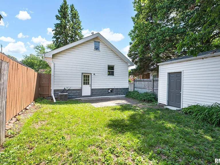 1413 W Gilbert Ave — Photo 24