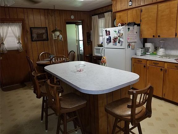 5th image of 220 Patricia Ave
