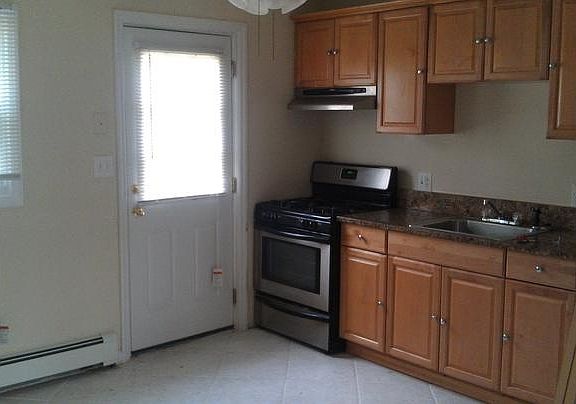 5th image of 17 Somerville St