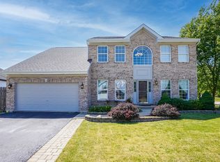 460 Raintree Dr, Oswego, IL 60543