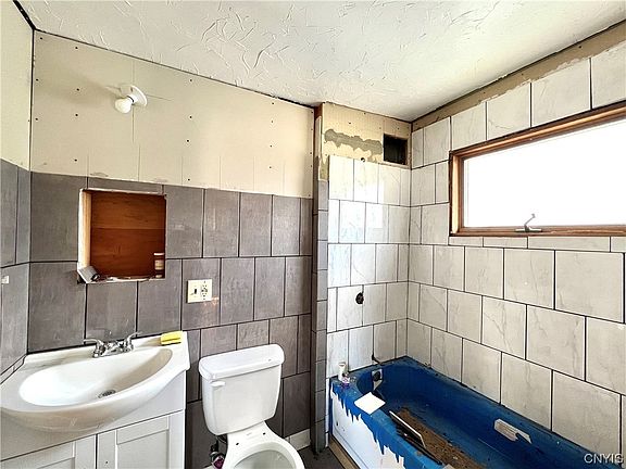 2nd image of 169 Homecroft Rd