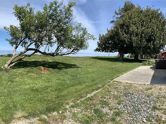 2nd image of 122 Sea Bluff Ln