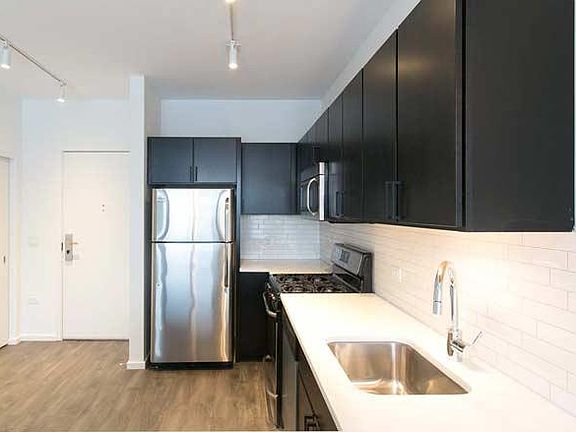 2nd image of 5105 S Harper Ave Unit 1402