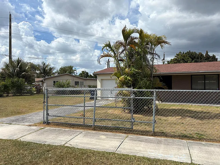 20320 SW 110th Ct — Photo 3