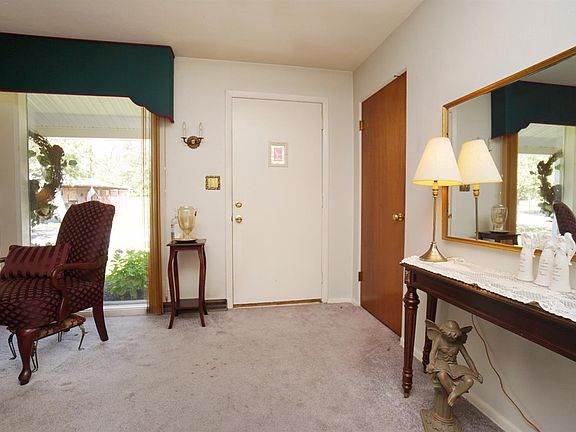 3rd image of 635 Crenshaw Ln