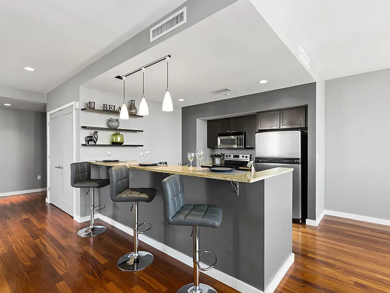 Pointe 400 Apartments — Photo 6