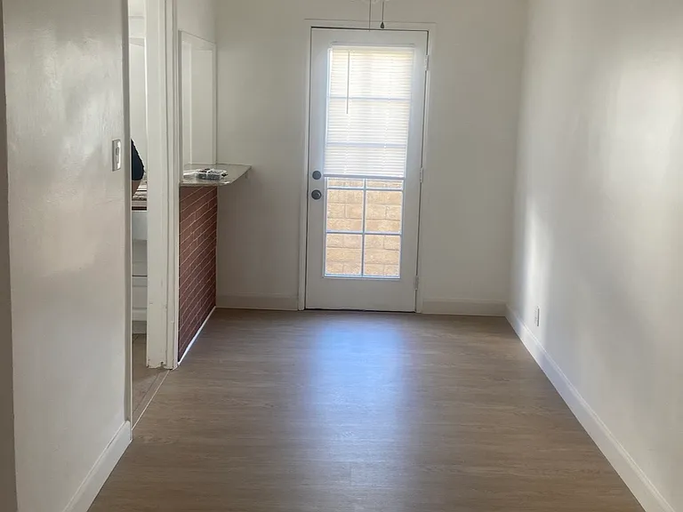 322 E Cedar Ave — Photo 3