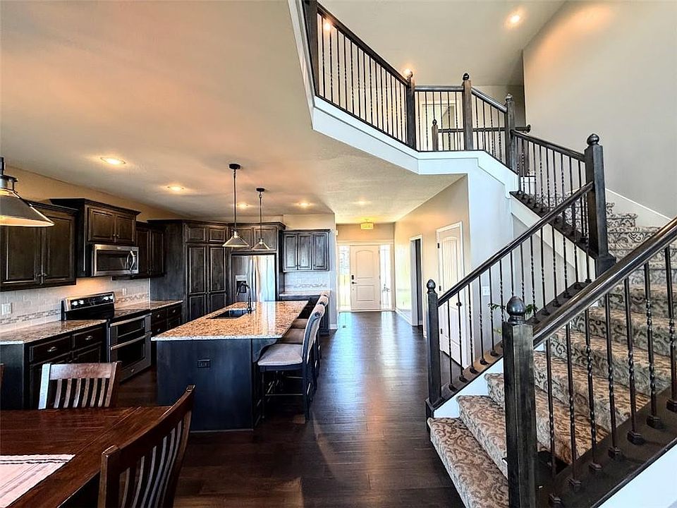 1524 SW 44th St, Lees Summit, MO 64082 | Zillow