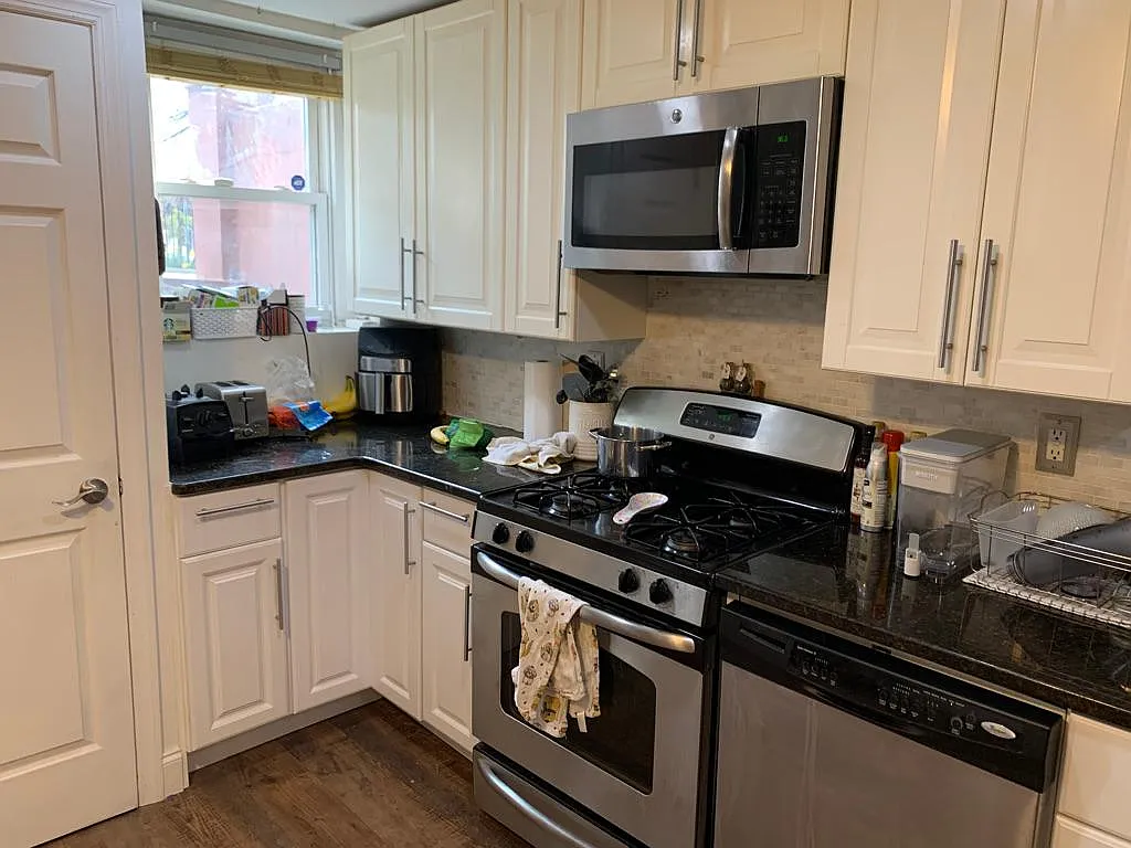 2 bed, 1.5 bath, 1250 sqft, $3,104 — Photo 3
