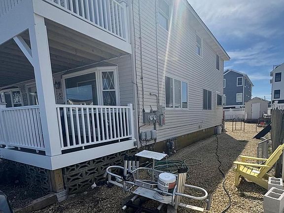 3rd image of 444 Engleside Ave