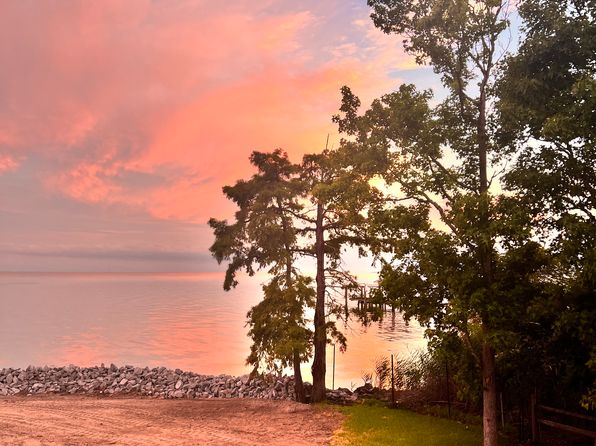 132 Edgewater Dr