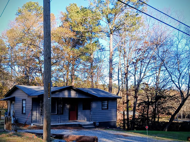 943 Chulio Rd SE — Photo 1