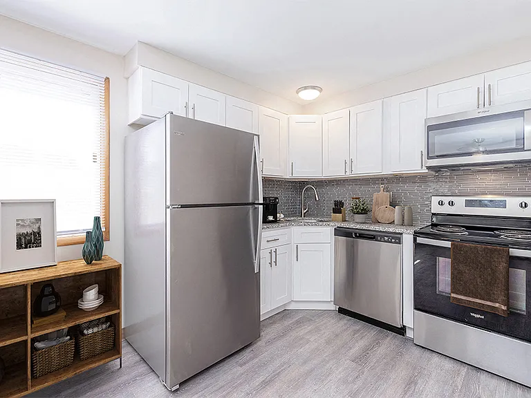 Raintree Island Apartment Homes — Photo 1