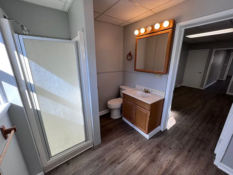 406 E Washington St — Photo 13