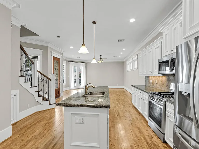 1126 W 17th St #A — Photo 11